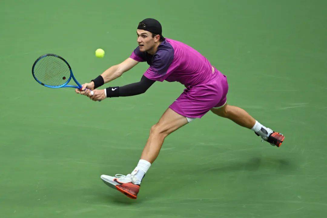 后卫两名 后卫两名